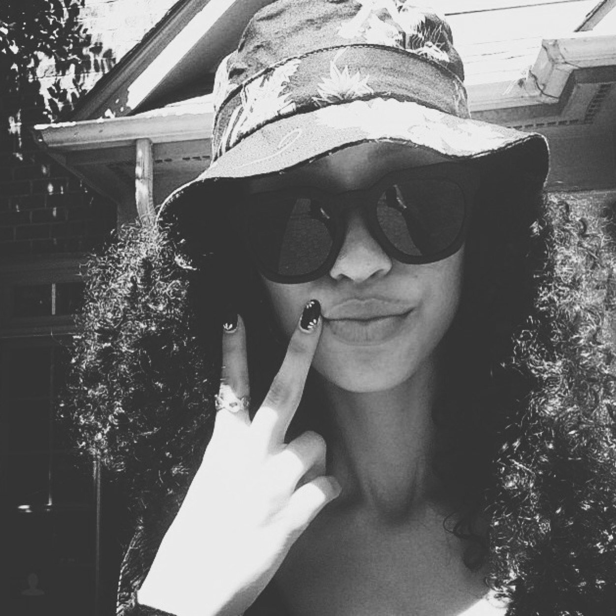 real g's move in silence like lasagna
