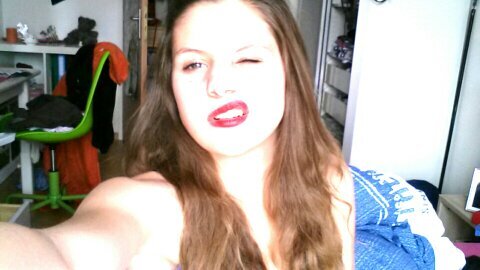 I am swiss DIRECTIONER, MAHOMIE FOREVER and FLYER !! ♥, 15 ans, célibataire malheureusement ... équitation, danse, chanson. Amoureuse de l'impossible ...