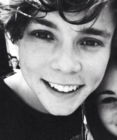 I gave you this free follow so please follow @I_need_Lucas She follows back!