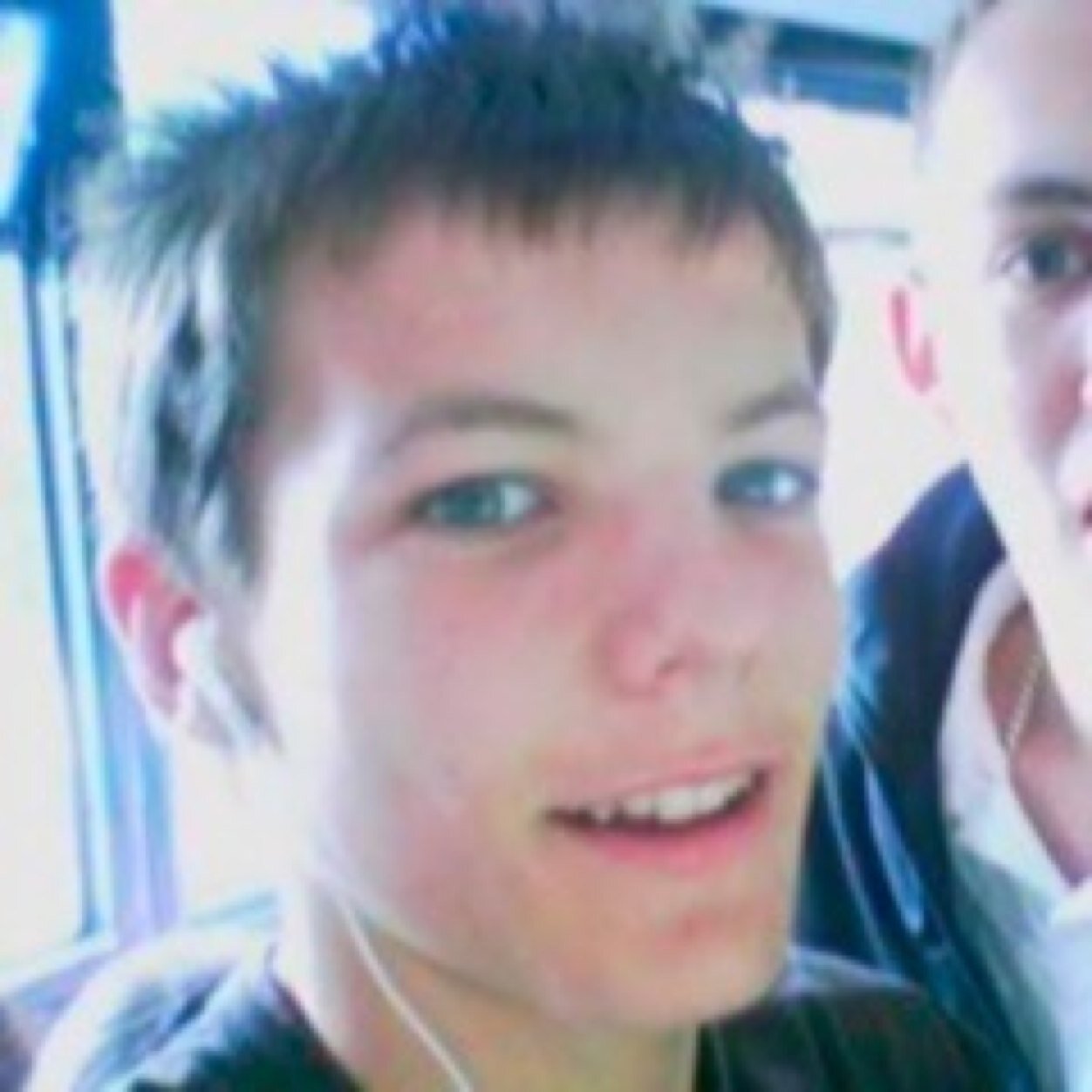 Free follow from @pouncinglou bc i love you :)