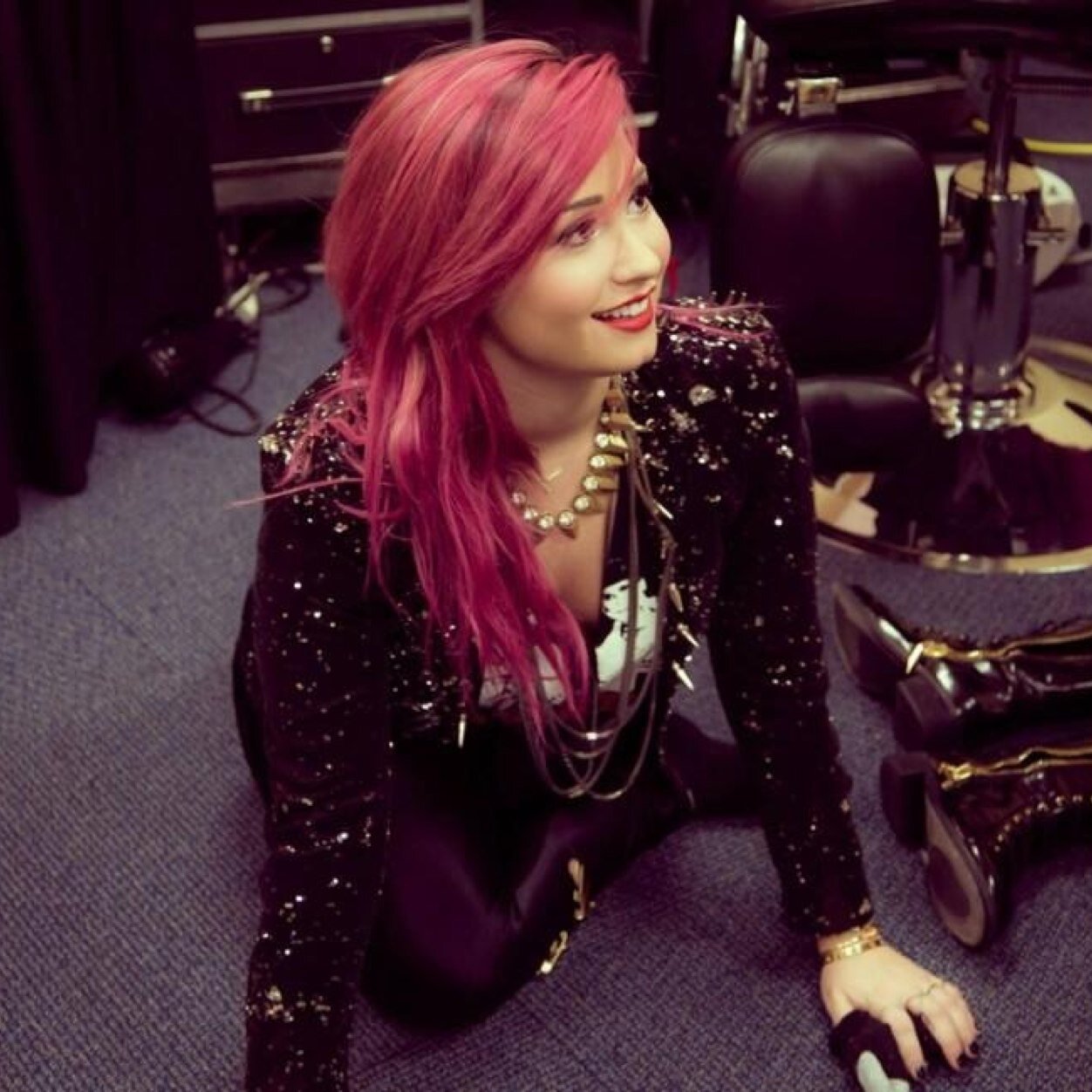 Free follow! Now go follow @Demi_Reactions :)