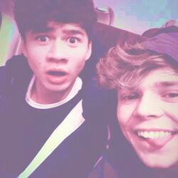 um free follow lmao follow @mukecliffords pls and thx! ♥