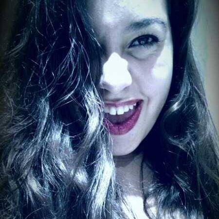 Estudiante de Músico Profesional/
18 años/ Hija del Rey