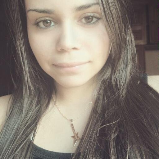 Pouco irônica.