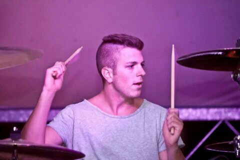 Drummer. Video/Audio Editor. I Love Pop-Punk Metalcore and Post-Hardcore.