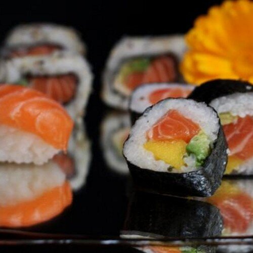 De Lunes a Sábados hacemos el mejor Sushi de Bariloche,294-154712363. Fb: Mondella Sushi House