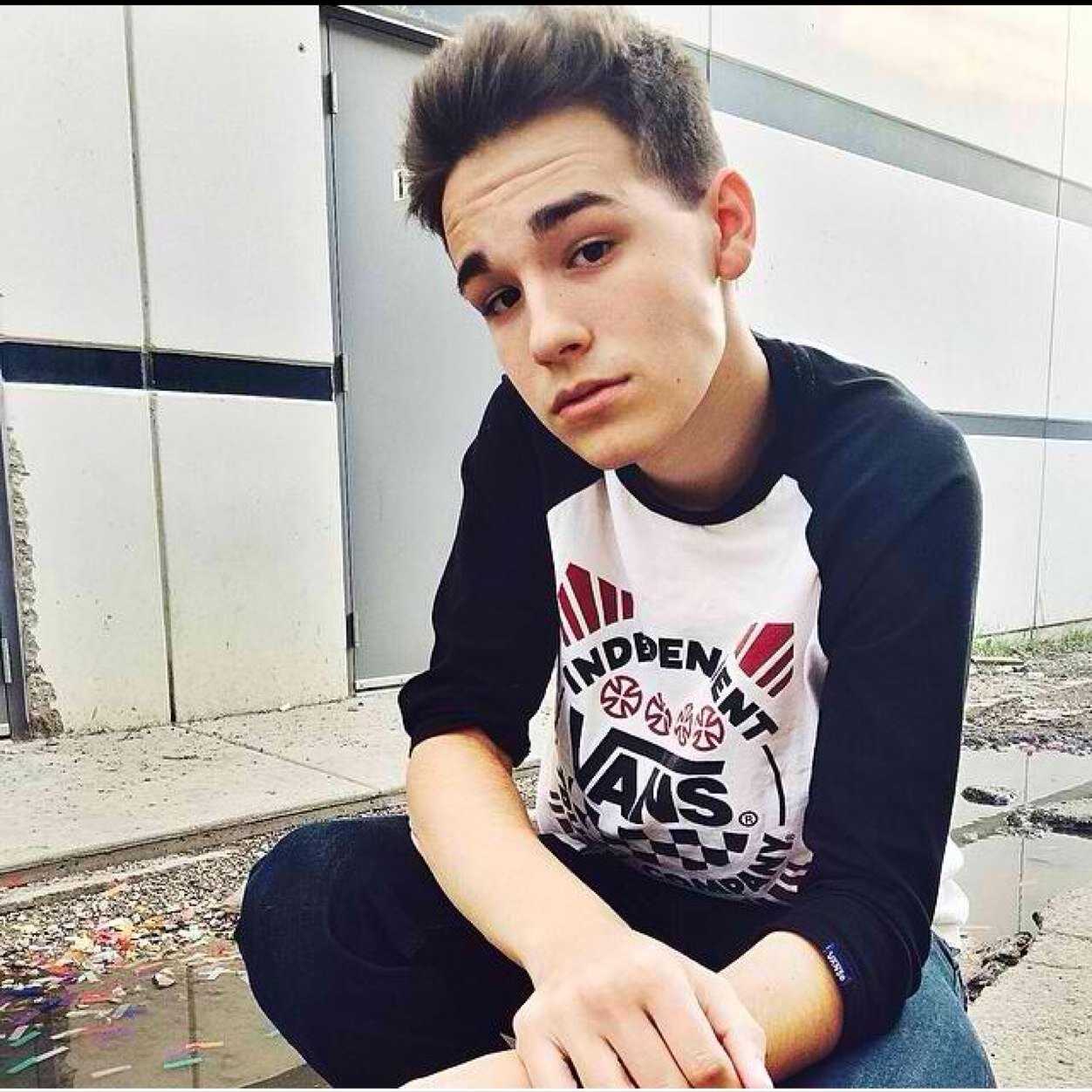 FOLLOW @dillonruppp GET HER TO 4K!!! ALSO IF YOU ASK HER SHE WILL DM YOU TO JACOB & AUSTIN MAHONE
