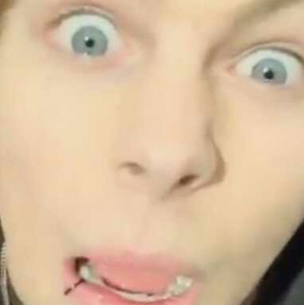 |fangirl of some sort| | mentally dating a band member| :D:P