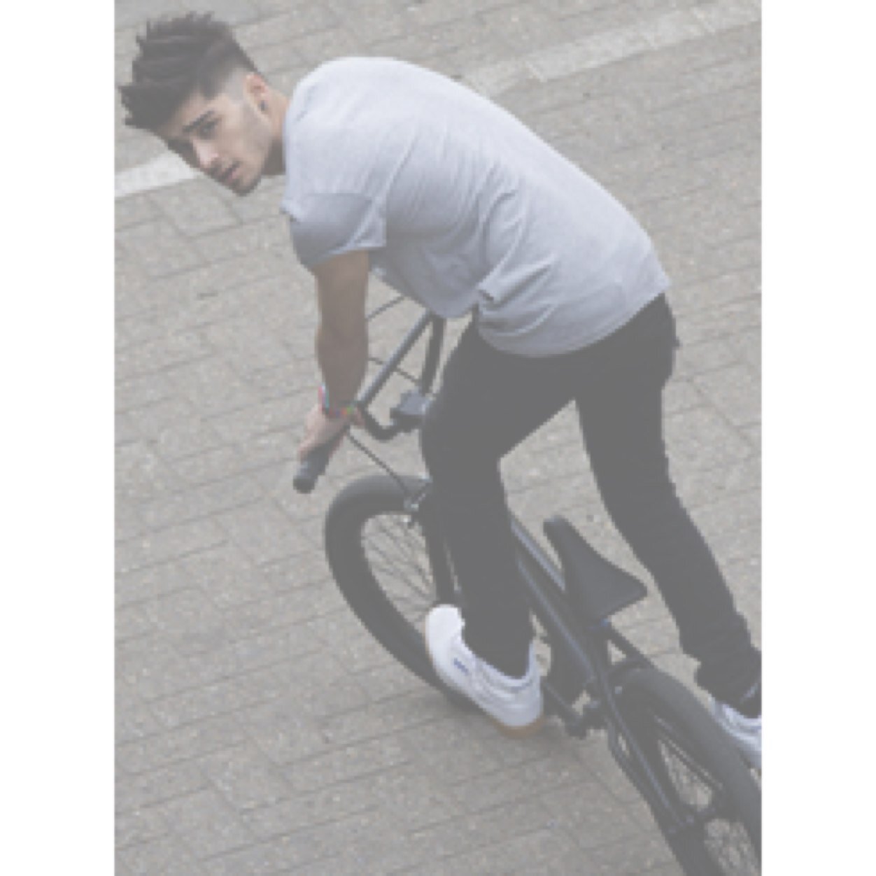 i gave you a free follow, so could you please follow @frappuccinouis thank you ily I FOLLOW BACK