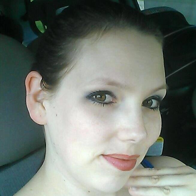 ReneePelkey's profile picture. Now you can have the lashes you always wanted without using falsies, fakes, glue and extensions! The 3D Fiber Lashes goes on just like mascara. Its AMAZING!