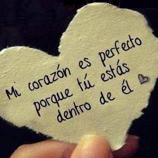 La vida es demasiado corta como para fijarse de lo que digan o hablen de ti. Así que divierte dándoles de que hablar.