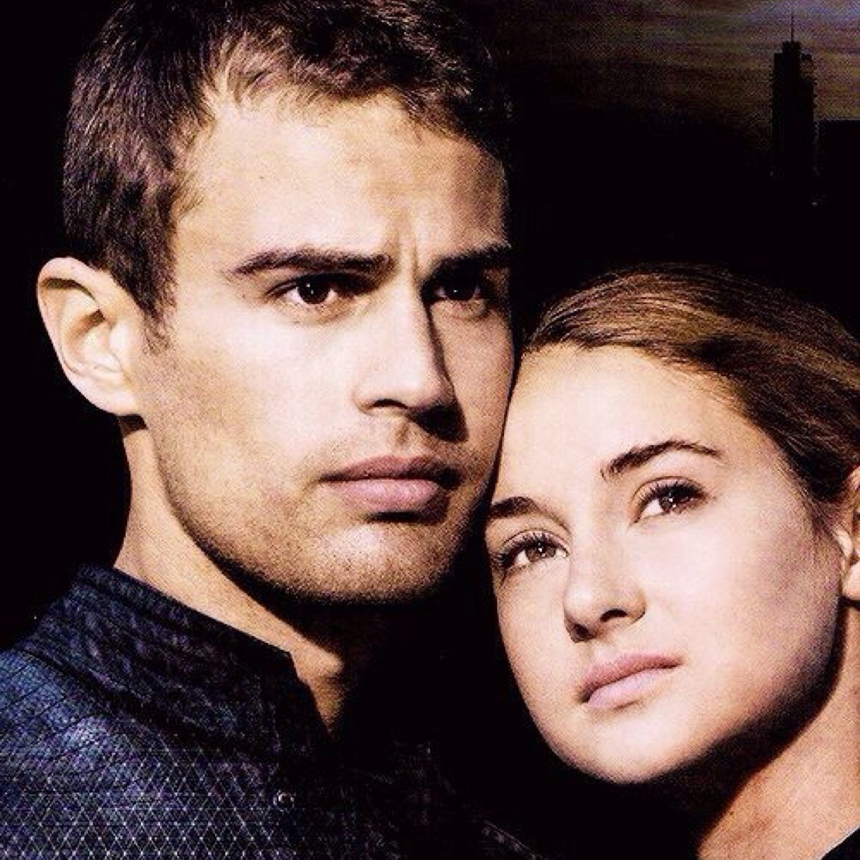 Soy Divergente y no puedo ser controlada. 117 días para Insurgente. 481 días para Leal Parte 1. 852 días para Leal Parte 2.