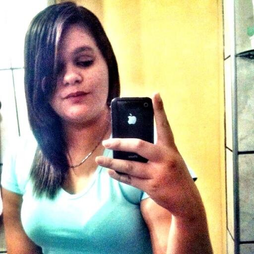 Quando sonho, sonho alto. Estou aqui é pra viver, cair, aprender, levantar e seguir em frente, solteiro,1.7 Aninhos !!!