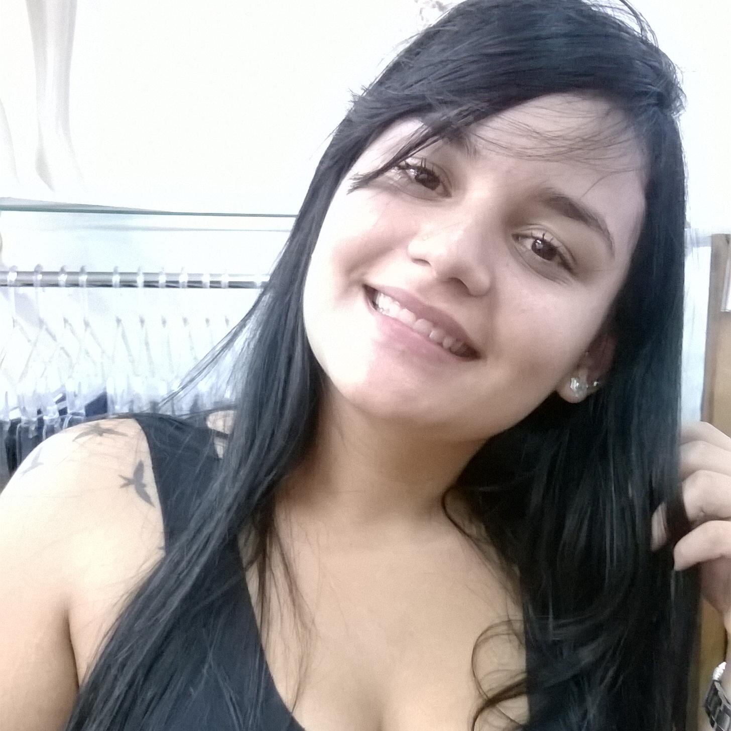 Eu, Ri, , cresci, evolui, me iludi, me fudi, mas não morri. Eu beijei, sonhei, errei, me decepcionei, apaixonei, mudei, enfim eu vivi.