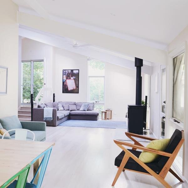 A tranquil holiday house nestled under a canopy of gum trees and a short stroll to Pearl Beach, hidden away within the Brisbane Water National Park.