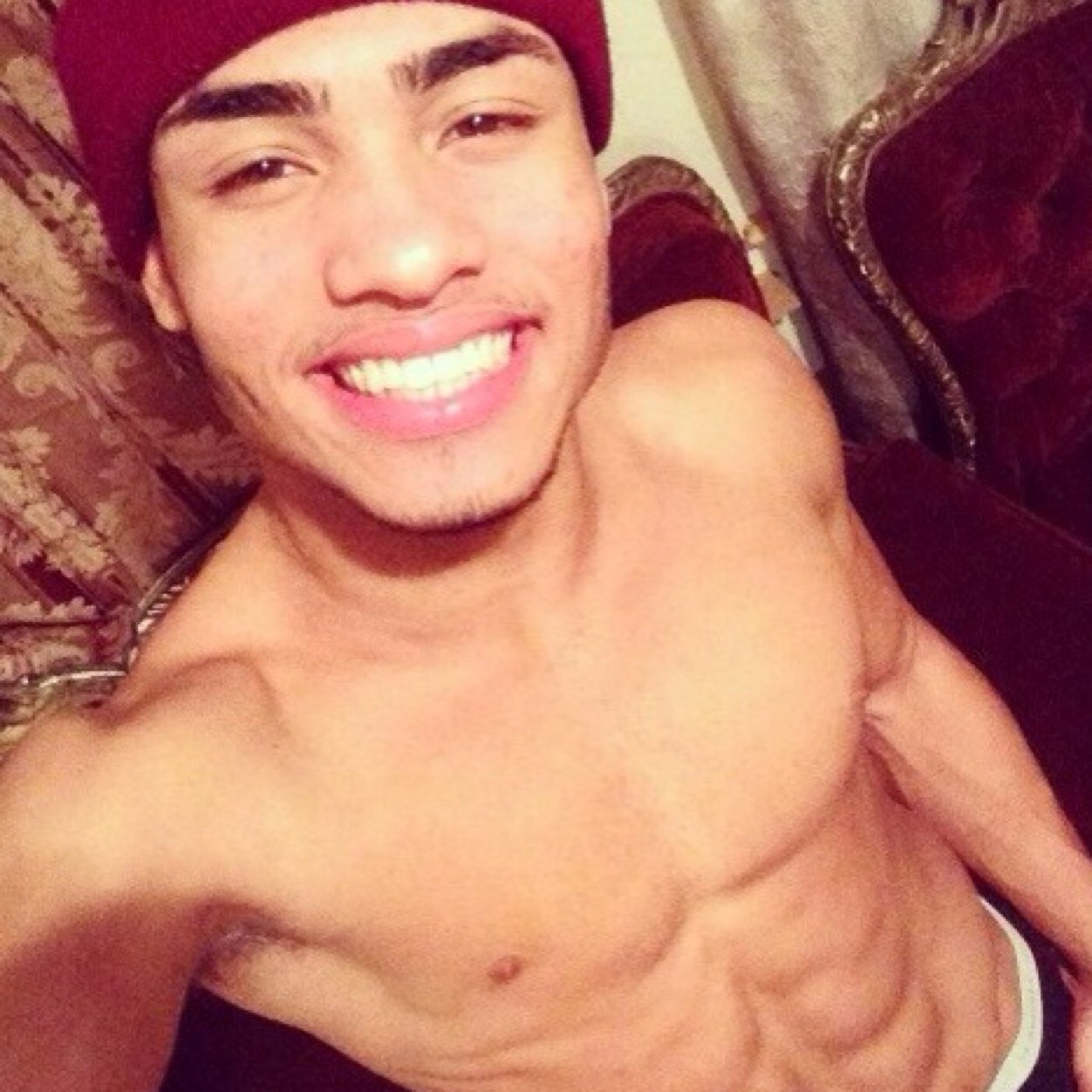 Saul / #TrackIsLife / #FootballIsLife / i love making girls smile  / music keeps me in my zone