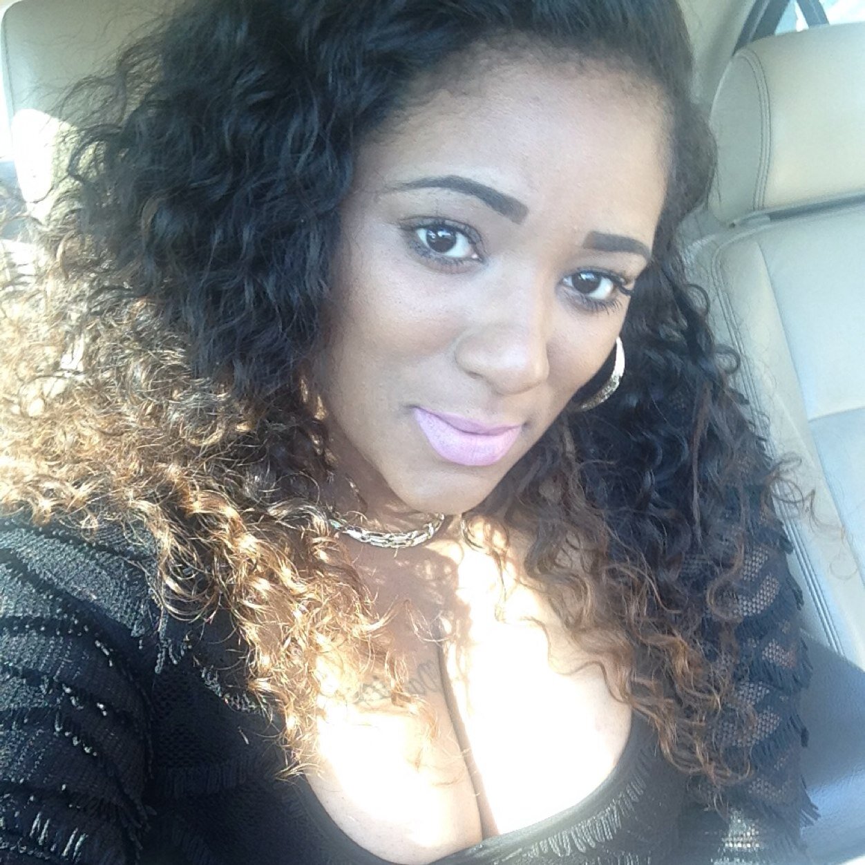 divinefoxyCC's profile picture. My bio is you gotta love me ion care who don't !