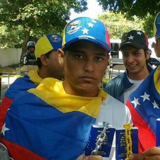 Venezolano valiente y luchador. Nacido en Aragua el 15 de noviembre de 1989. Privado de libertad el 08/05/14 por pensar diferente al Gobierno de Nicolas Maduro.