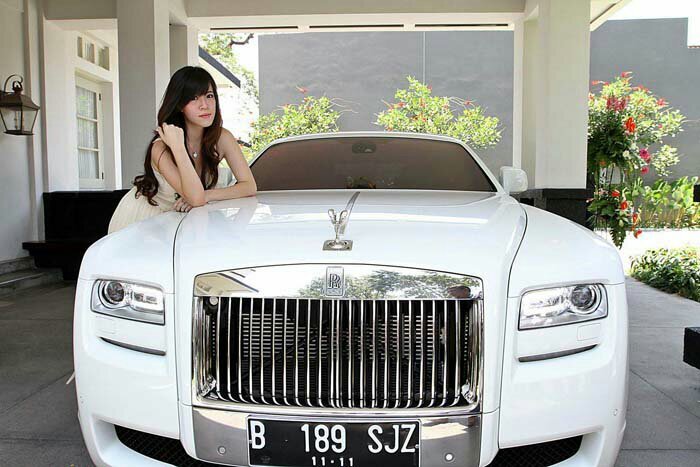 sosok perempuan yg sedang belajar cara hidup berumah tangga