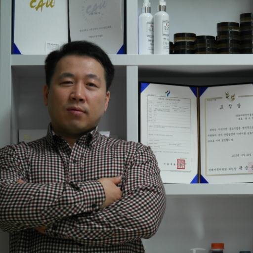 oemcos's profile picture. YSM마케팅컨설팅은 화장품마케팅, 화장품 상품기획, 화장품 교육, 마케팅컨설팅, 해외마케팅, 온라인마케팅 교육, 마케팅강의를 주로 하는 컨설팅사입니다.  카페는 http://t.co/ppzeI0ords 연락처 : 010-5577-2355
이메일 : marketer@jm.co.kr