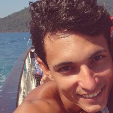 Não adianta olhar pro céu com muita fé e pouca luta.