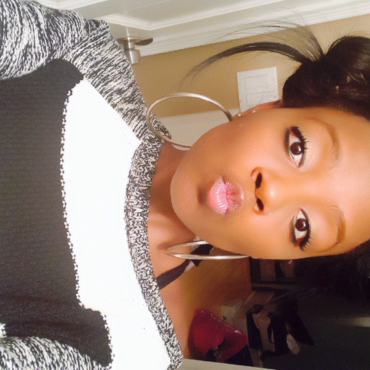 New twitter . 
Ig: @Envy_Evy