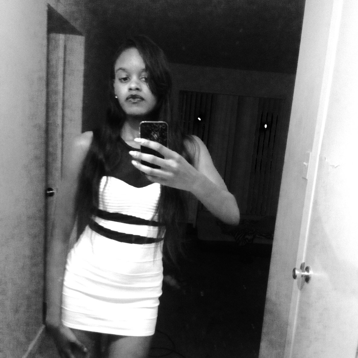 tweet_myname's profile picture. How was i pose to know my love was duilsional ? Whats love without tragety? Navy ⚓️  Rihanna !