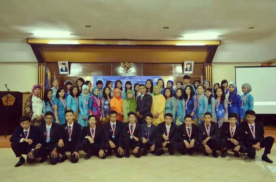We are family! Class of XII AP 2011-2014 | Love our mom - Bidayah Mudhakir {} | #WishUsLuck!