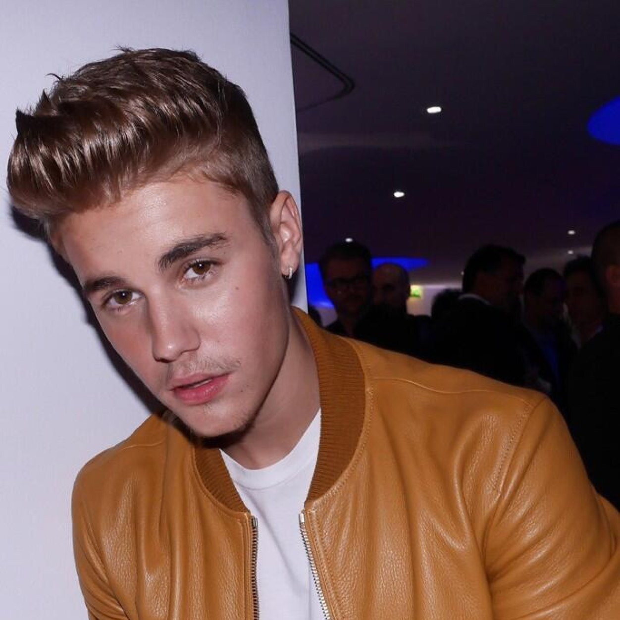 Hi my name is china and my name is shania and. We love justinbieber and we seen justinbieber in Concert so follow us we follow back we r beliebers for ever SWAG