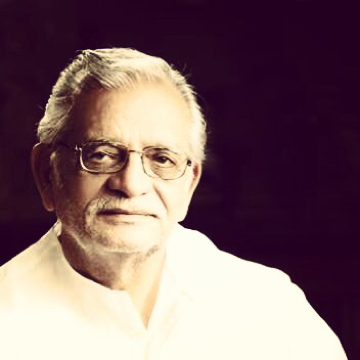 Gulzariyat's profile picture. Ek sabab marne ka, ek talab jeene ki / Chaand pukhraj ka, raat pashmine ki..