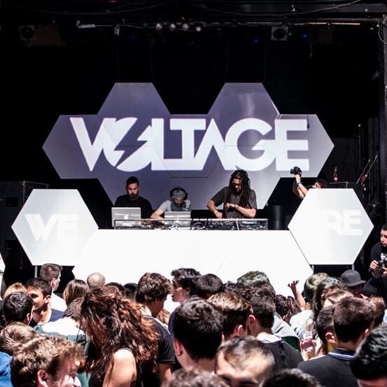 Colectivo que dio nombre a la banda. A finales del 2012 unieron su energía y creatividad para dar al público un concepto nuevo dentro de la escena nacional.