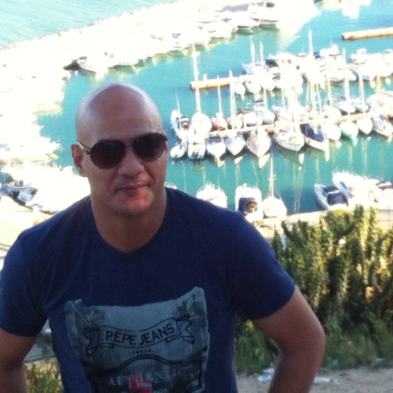 sabour_mohamed's profile picture. الناس صنفان موتي في حياتهم.                                                    وآخرون في بطن الارض الارض احياء