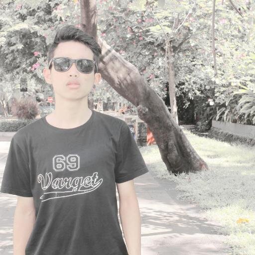 iTweet but not i feel & Follow aja dulu siapa tau ketagihan timeline nya :)