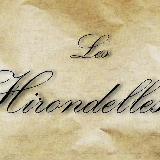 Les Hirondelles est un projet cinématographique. Sombre, il raconte l'histoire d'une jeune fille perdue entre réalité et hallucinations...