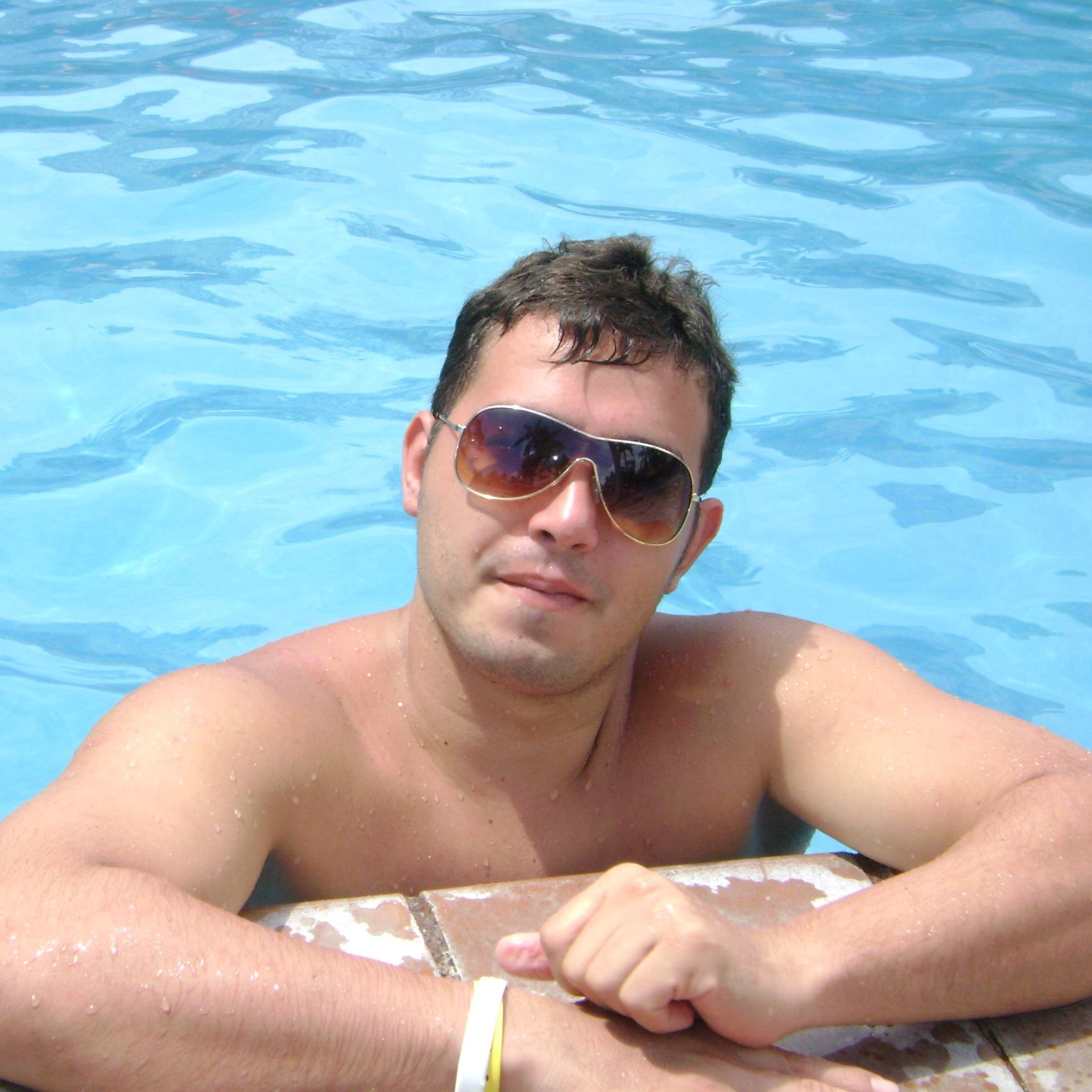 Me gusta Costa Rica, la playa.. viajar..
.el cine..comer..