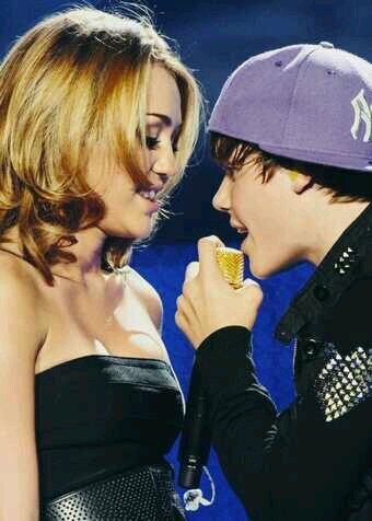 Books are my life -Peeta, Jace, Will, Jem, Cuatro, Travis, Patch son perfectos-. BELIEBER & SMILER/ ddl, ari, dove cameron, avrilL, lucy hale/
  Idris