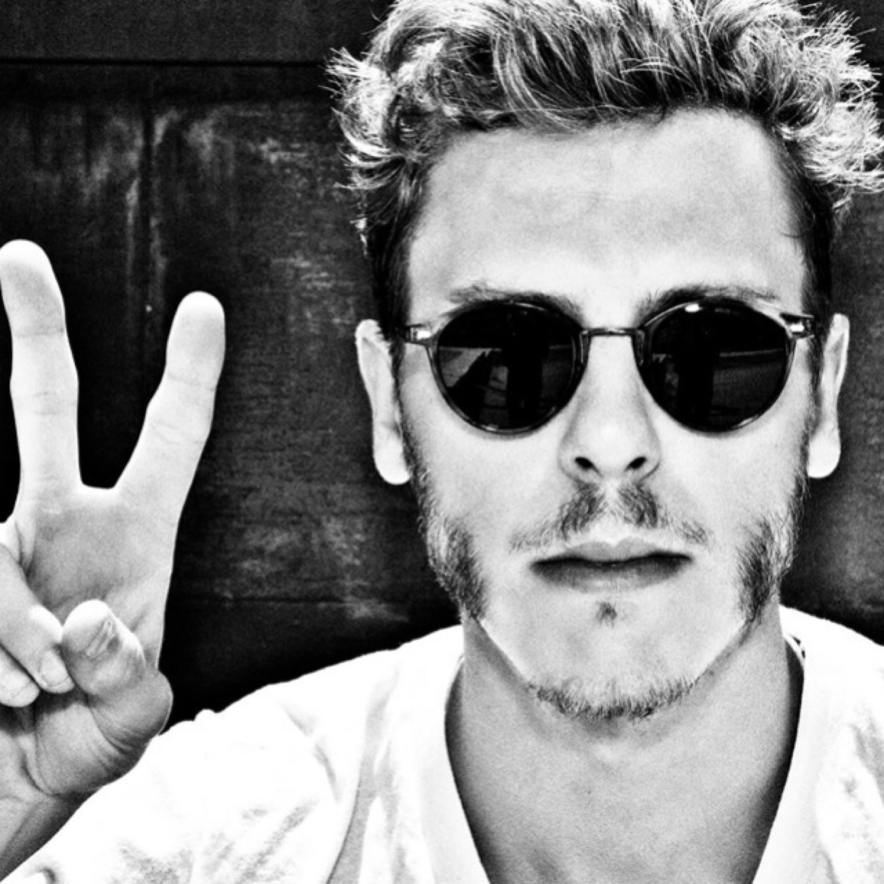 TheJustinChase's profile picture. Singer/Songwriter/Director/Activist/LoverOfLight/MotivationalTweeter