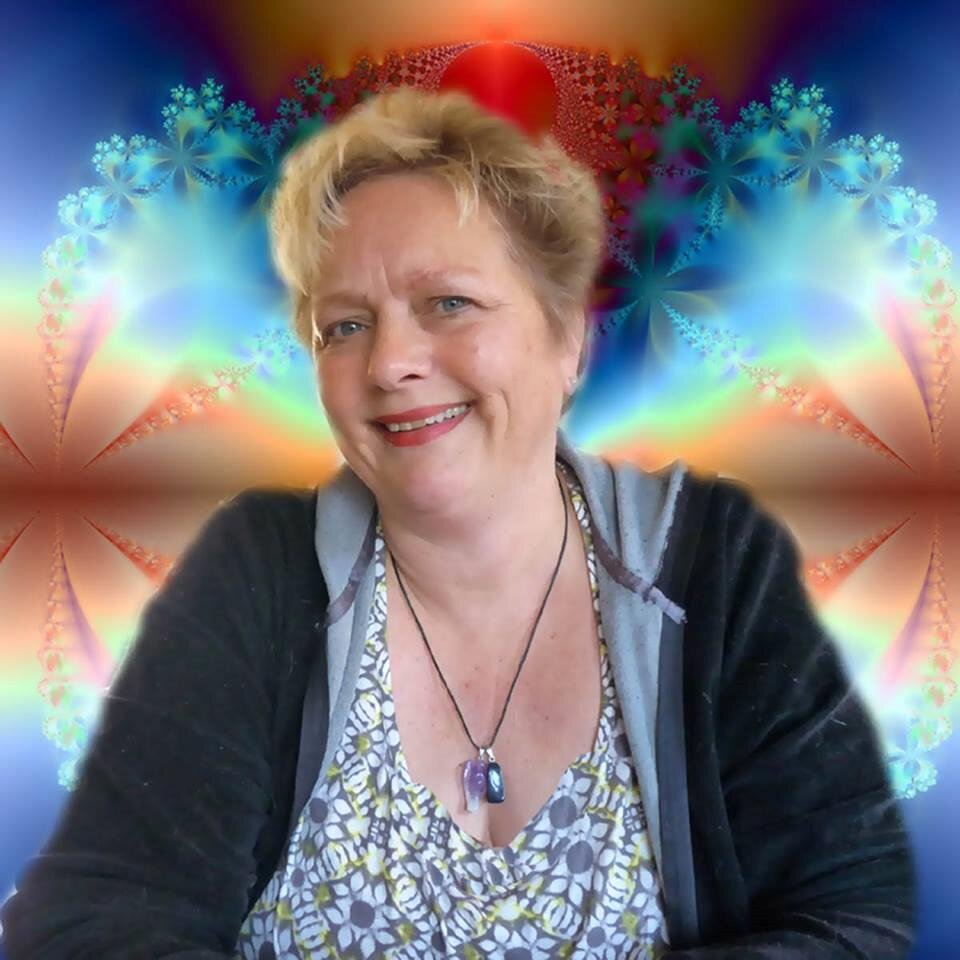 Praktijk Essence, hobby = beroep. Massage/Healing & Reading/Reconnection/Astrologie /Tantra/Coaching en supergemotiveerd in transformatieprocessen