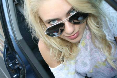 I have mad love 4 ♥ God, MUSIC, art, family, friends, fashion, model life, life general ♥ stop and smell the roses... *model *web design *fan *bookings!♡