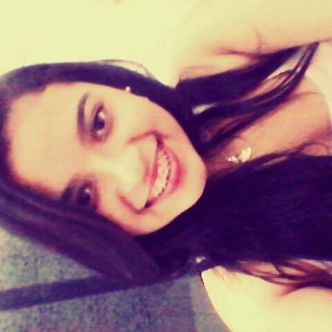 Ela é uma menina que sabe como ser feliz mesmo quando ela está triste.E isso é importante.