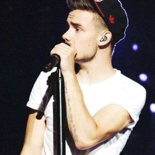 † Now, I'm a warrior † People talk shit but we don't listen. 1D, Little Mix. ♡ Smile, you are beautiful ♡ London, 2038 km.