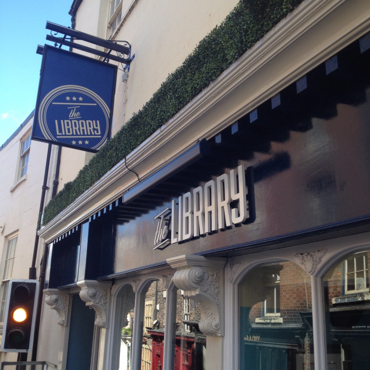 Brilliant burgers, delicious dogs, Craft beers, live sports & free superfast Wifi from 10am every day !!