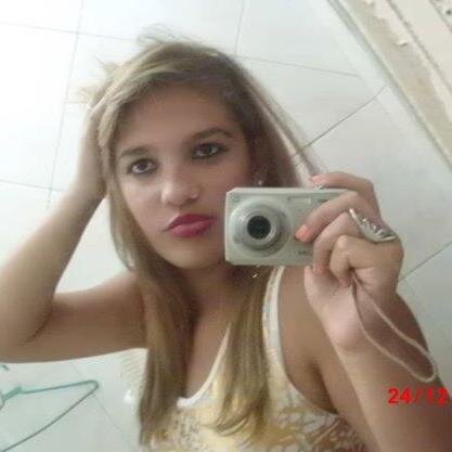 #Libriana Nascida em 04/10/95...
Baiana Com muito orgulho! Amigo que Amo 3 : @Brenoveiga 
Casadíssima! *-*