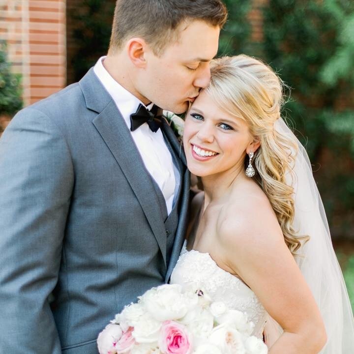 20-something, advertising ace, Okie native of the sooner variety, who lives & loves in OKC.