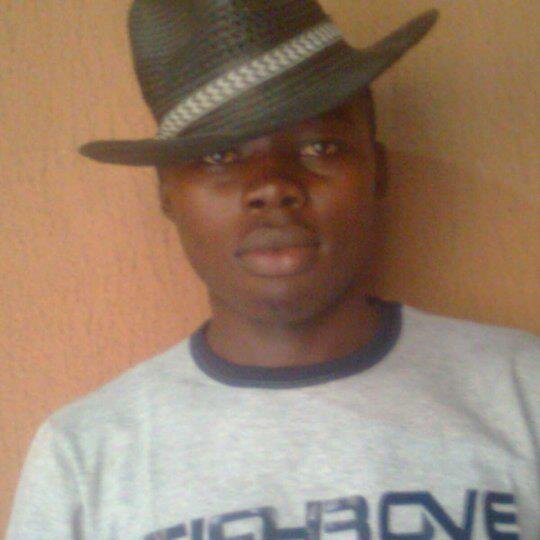 Am a proud christian who luvs football. i luv livapul, man u nd galatasaray.. i luv girls nd jj okocha 2 #9ja4lyf