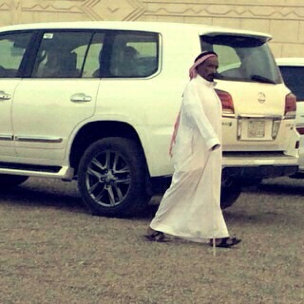 ياربي تسهل الامر وتزين الاحوال .. ترانا بلى رحمتك هلكى ومتهاوين .. طآلب جامعي .. متذوق للشعر الجزل