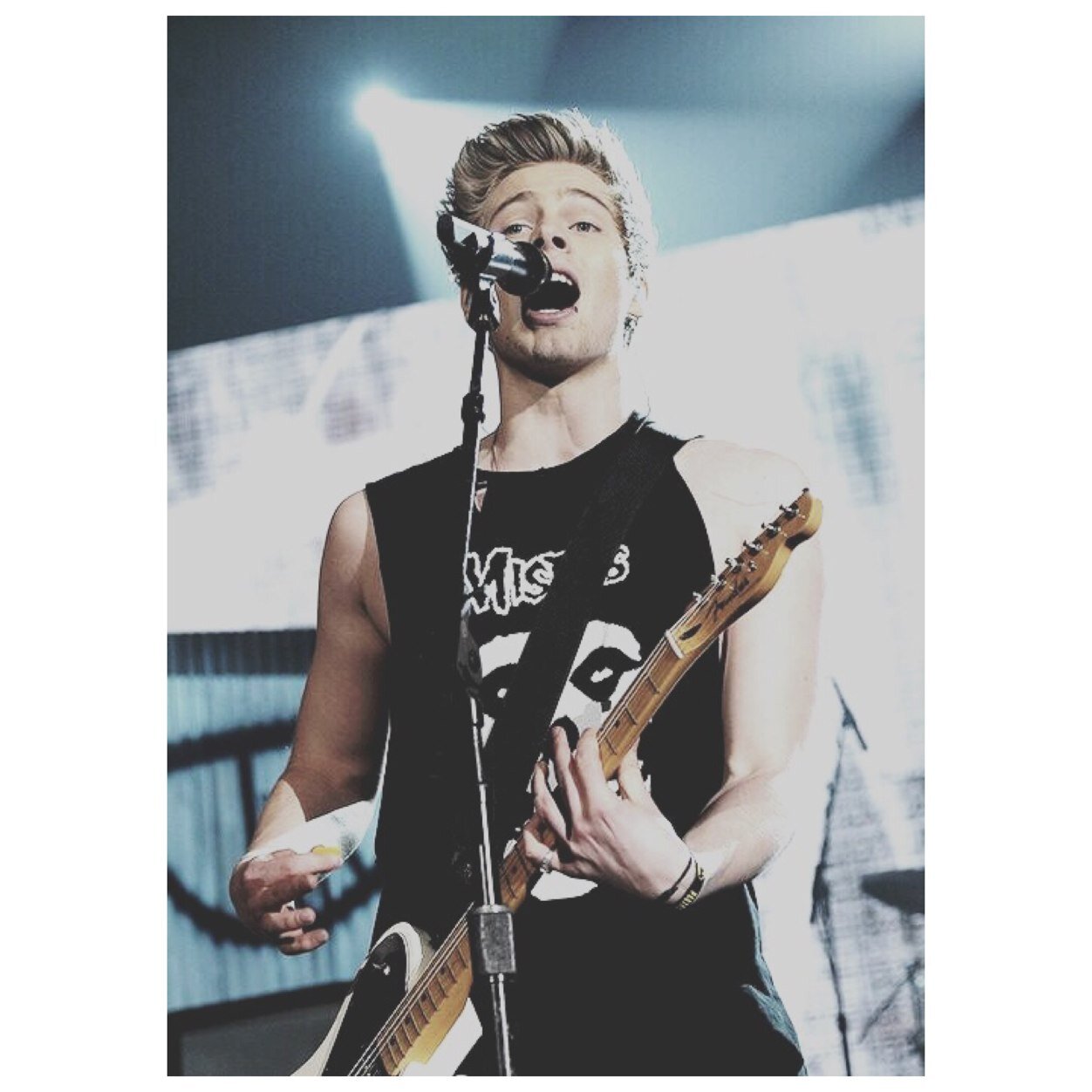 ❀ my mum always warned me about boys but she never warned me about boy bands ❀