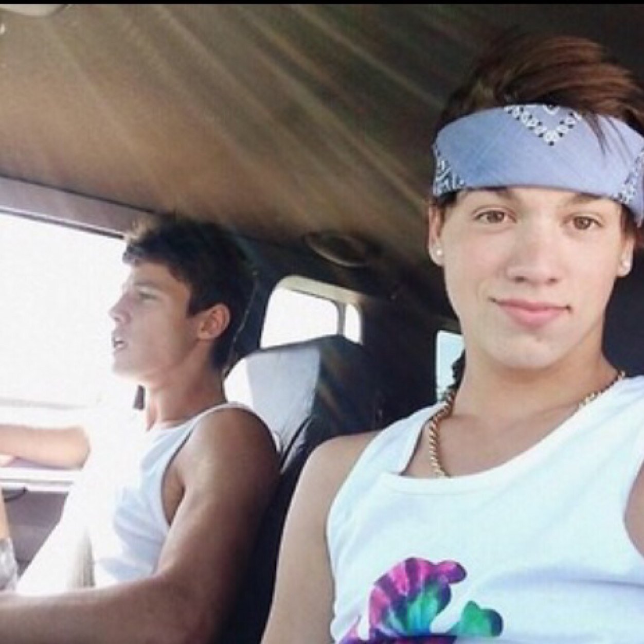 follow @preachshawn and help her get to 5k!