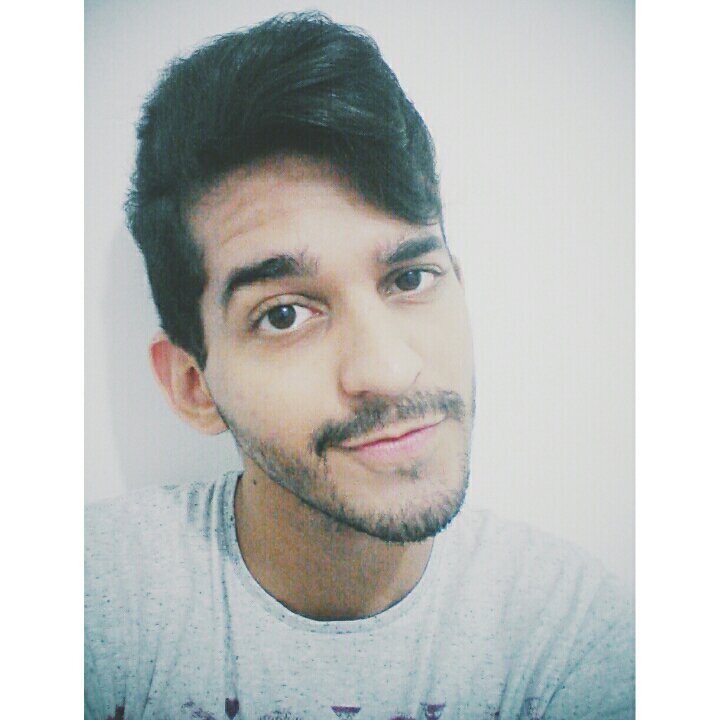 Fã de Evanescence, Estudante de Direito e criador do EvSite News Evanescence  http://t.co/qI5W2u6AhM ;)
