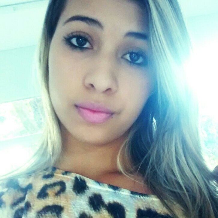 menina que aprendeu que o mundo não e só fantasia  e agora e mulher